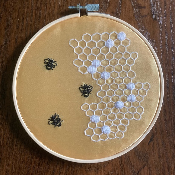 Honeycomb Bee Embroidery - 6” Hoop - Picture 1 of 4